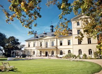 Chateau Mcely is the former rural manor of the Thurn-Taxis aristocracy Chateau Mcely is the former rural manor of the Thurn-Taxis aristocracy