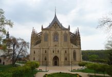 Where to arrange a day trip from Prague